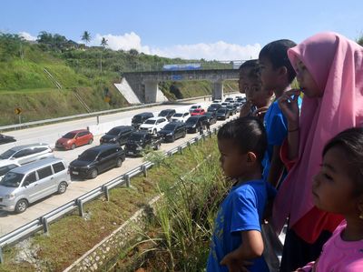 Antrean Gerbang Tol Bocimi Mengular hingga 5 Kilometer