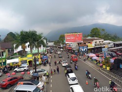 Lalin Tawangmangu Ramai Lancar Siang Ini, Objek Wisata Dibanjiri Wisatawan