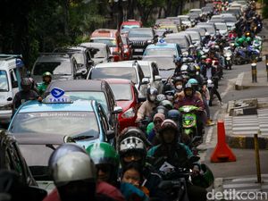 Lalin Jalan TB Simatupang Arah Ragunan Macet Gaes
