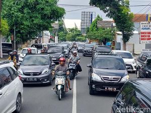 Diserbu Wisatawan, Arus Lalu Lintas Kota Batu Padat Merayap Diserbu Wisatawan, Arus Lalu Lintas Kota Batu Padat Merayap