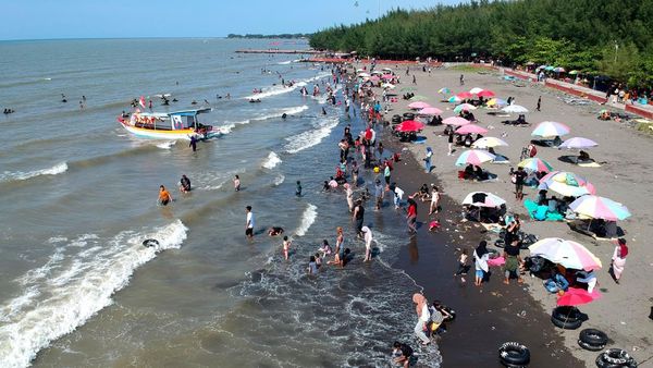 Menikmati Libur Lebaran di Wisata Pantai Utara