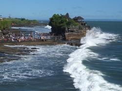 Hari Raya Galungan, Apakah Bali Hujan Hari Ini Rabu 19 November 2025?
