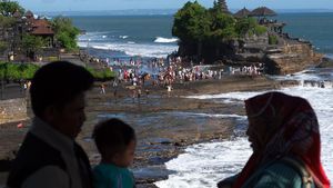 Suasana Libur Lebaran di Tanah Lot