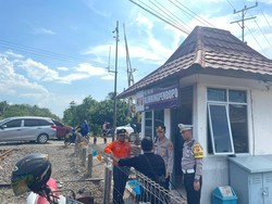 Kereta Bikin Macet di Muara Enim, Polisi: KAI Susah Diajak Koordinasi