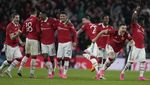 Foto: Kecupan Bola Weghorst yang Bikin Brighton Apes