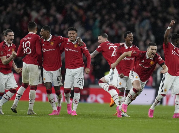 Manchester United players celebrate after winning the English FA Cup semifinal soccer match between Brighton and Hove Albion and Manchester United at Wembley Stadium in London, Sunday, April 23, 2023. (AP Photo/Kirsty Wigglesworth)