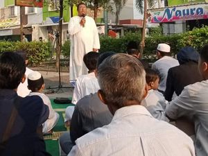 Bacaan Bilal Sholat dan Khutbah Idul Fitri Lengkap: Arab, Latin, dan Artinya Bacaan Bilal Sholat dan Khutbah Idul Fitri Lengkap: Arab, Latin, dan Artinya