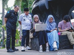 Horee.. Warga Jember Kini Bisa Internetan Gratis di Alun-alun