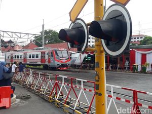 Pemotor Bandel, Pintu Perlintasan KA Malioboro Akhirnya Ditutup Pemotor Bandel, Pintu Perlintasan KA Malioboro Akhirnya Ditutup