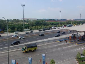 Polisi Sterilkan Jalur Jelang Penerapan Contraflow di Tol Cikampek Km 70-47