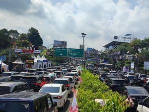 Polisi Terapkan One Way Menuju Puncak Bogor, Lalin Macet