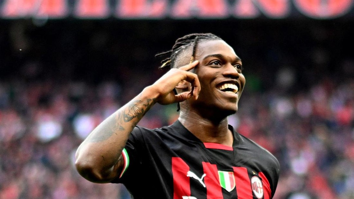 Rafael Leao menegaskan cederanya tak parah. (Foto: REUTERS/DANIELE MASCOLO)