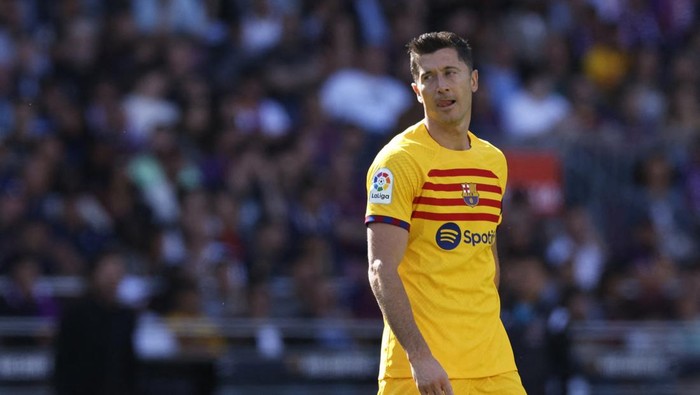 Soccer Football - LaLiga - FC Barcelona v Atletico Madrid - Camp Nou, Barcelona, Spain - April 23, 2023 FC Barcelonas Robert Lewandowski REUTERS/Albert Gea