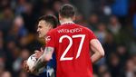 Foto: Kecupan Bola Weghorst yang Bikin Brighton Apes