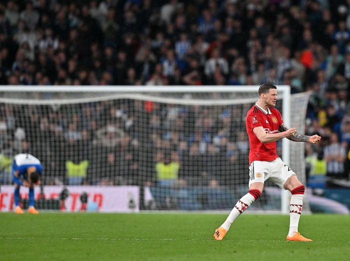 Manchester United's Dutch striker Wout Weghorst reacts after Brighton's English midfielder Solly March (L) missed his penalty in a penalty shoot out during the English FA Cup semi-final football match between Manchester United and Brighton and Hove Albion at Wembley Stadium in north west London on April 23, 2023. (Photo by Glyn KIRK / AFP) / NOT FOR MARKETING OR ADVERTISING USE / RESTRICTED TO EDITORIAL USE (Photo by GLYN KIRK/AFP via Getty Images)