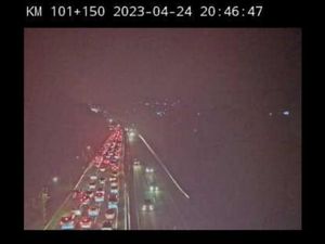 Tol Cipularang Arah Jakarta Macet di Sejumlah Titik saat Puncak Arus Balik Tol Cipularang Arah Jakarta Macet di Sejumlah Titik saat Puncak Arus Balik