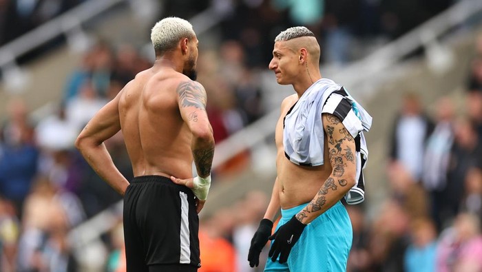 NEWCASTLE UPON TYNE, ENGLAND - APRIL 22: Joelinton of Newcastle United with Richarlison of Tottenham Hotspur  during the Premier League match between Newcastle United and Tottenham Hotspur at St. James Park on April 22, 2023 in Newcastle upon Tyne, United Kingdom. (Photo by Robbie Jay Barratt - AMA/Getty Images)