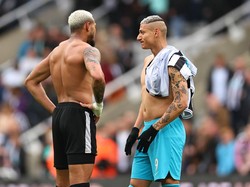 Sempat-sempatnya Pemain Spurs Tukar Jersey Usai Dihajar Newcastle