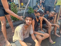 Dicolek Pipinya Jangan Marah! Ini Tradisi Unik Muda-mudi di Bali