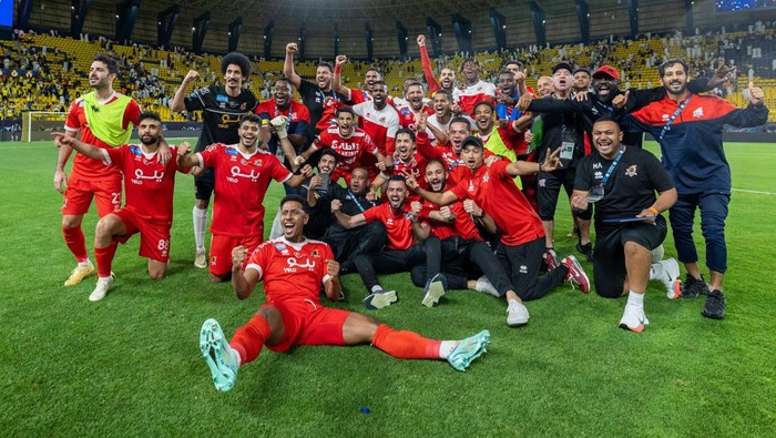 Al Nassr dipastikan tersingkir dari Piala Raja Arab Saudi. Hasil tersebut menyusul kekalahan Cristiano Ronaldo cs dari Al Wahda 0-1 di KSU Stadium, Selasa (25/4/2023) dini hari WIB.