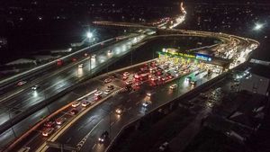 Terkini! Suasana Arus Balik di Gerbang Tol Cileunyi Ramai Lancar