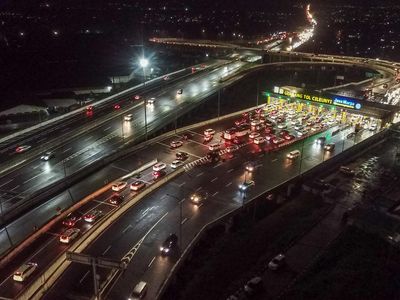 Terkini! Suasana Arus Balik di Gerbang Tol Cileunyi Ramai Lancar