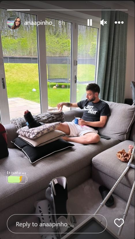 Bruno Fernandes pakai protective boot