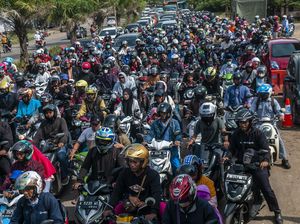 Jalur Wisata Anyer Padat, Sistem Buka Tutup Diberlakukan Jalur Wisata Anyer Padat, Sistem Buka Tutup Diberlakukan