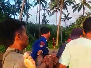 Dua Pelajar Tewas Terseret Arus Saat Berenang di Pantai Setangi