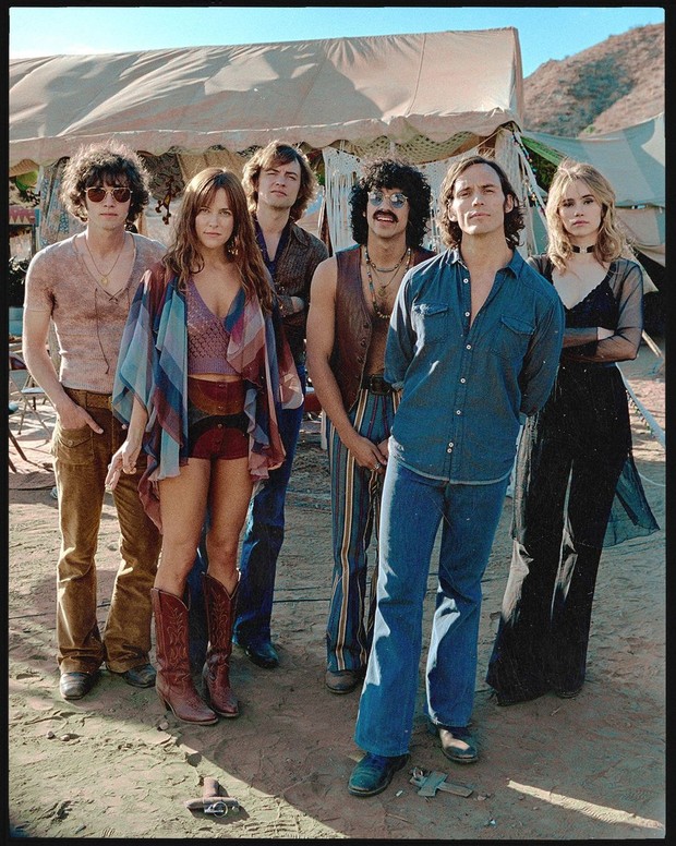 Foto: instagram.com/daisyjonesandthesix Celana flare dipakai grup band Daisy Jones & The Six/