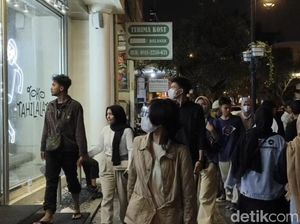Hari Terakhir Cuti Bersama, Kawasan Braga Bandung Dipadati Wisatawan