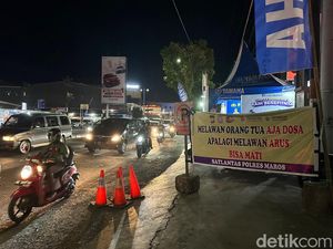 Potret Jalan Poros Maros-Makassar Macet saat Puncak Arus Balik Lebaran Potret Jalan Poros Maros-Makassar Macet saat Puncak Arus Balik Lebaran