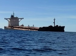 Kapal Kargo Inggris Bawa Bauksit 178 Ribu Ton Kandas di Perairan Raja Ampat