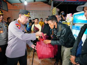 Kapolri Sapa Pemudik Pastikan Arus Mudik-Balik Lebaran Tanpa Kendala Kapolri Sapa Pemudik Pastikan Arus Mudik-Balik Lebaran Tanpa Kendala