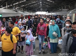 Geliat Arus Balik di Stasiun Bandung