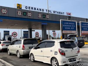 Lalu Lintas Tol Stabat Ramai Lancar di Puncak Arus Balik Lalu Lintas Tol Stabat Ramai Lancar di Puncak Arus Balik