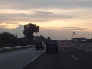 Arus Balik di Tol Cikampek Arah Jakarta Lengang