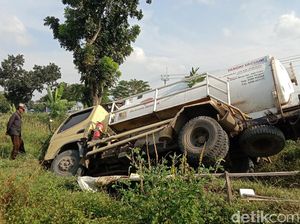 Truk Tangki Seruduk Bengkel-4 Motor, Satu Orang Luka-luka