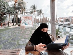 Hukum Buka Tutup Cadar bagi Wanita, Apakah Berdosa?