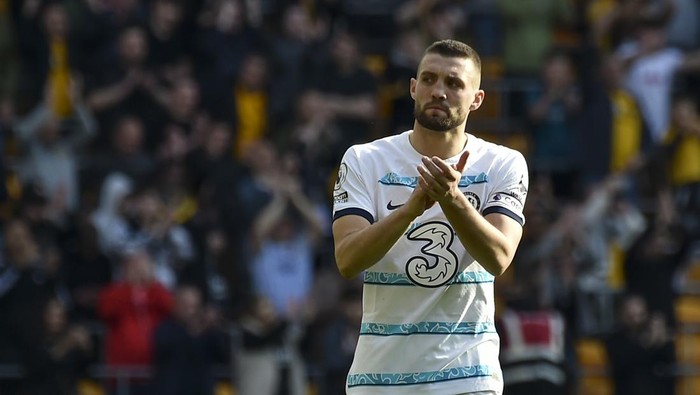 Chelseas Mateo Kovacic applauds at the end of the English Premier League soccer match between Wolverhampton Wanderers and Chelsea, at the Molineux Stadium, in Wolverhampton, England, Saturday, April 8, 2023. (AP Photo/Rui Vieira)