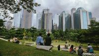 Menghabiskan Hari Terakhir Cuti Bersama di Hutan Kota GBK