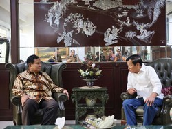 Momen Silaturahmi Lebaran Prabowo ke Kediaman Agum Gumelar