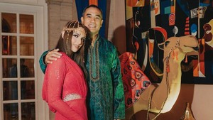 Nia Ramadhani Dikritik, Baru Pulang Umrah Pakaiannya Dianggap Terlalu Terbuka