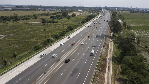 Pantauan Udara Contraflow di Tol Japek KM 54