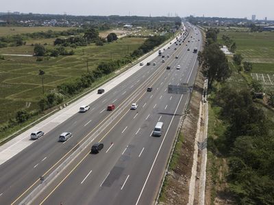 Pantauan Udara Contraflow di Tol Japek KM 54