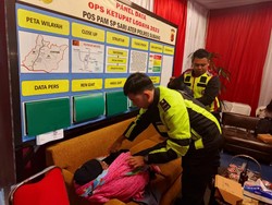 Tak Kuat Cuaca Dingin, Wisatawan Pingsan Saat Datang ke Ciater