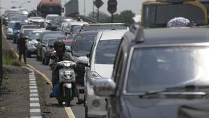 Potret Kepadatan di Jalur Pantura Imbas Tol Satu Arah