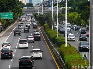 Lalin di Tol Dalkot Cawang hingga Tebet Padat Pagi Ini