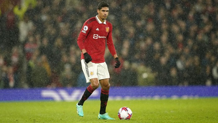 Manchester Uniteds Raphael Varane controls the ball during the English Premier League soccer match between Manchester United and Brentford, at the Old Trafford stadium in Manchester, England, Wednesday, April 5, 2023. (AP Photo/Dave Thompson)
