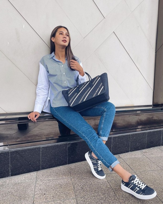 Semi Formal dengan Kemeja dan Jeans. Foto Instagram: paula_verhoeven